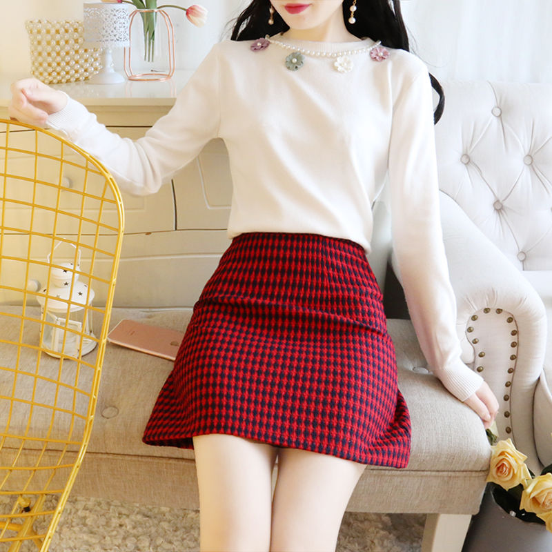 老婆个不高，但是特别会穿衣，穿小香风套装，没人相信她一米五