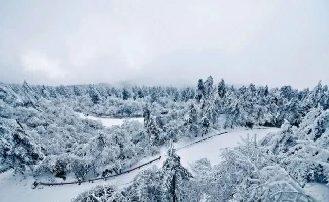千年古诗，还原峨眉山最美雪景