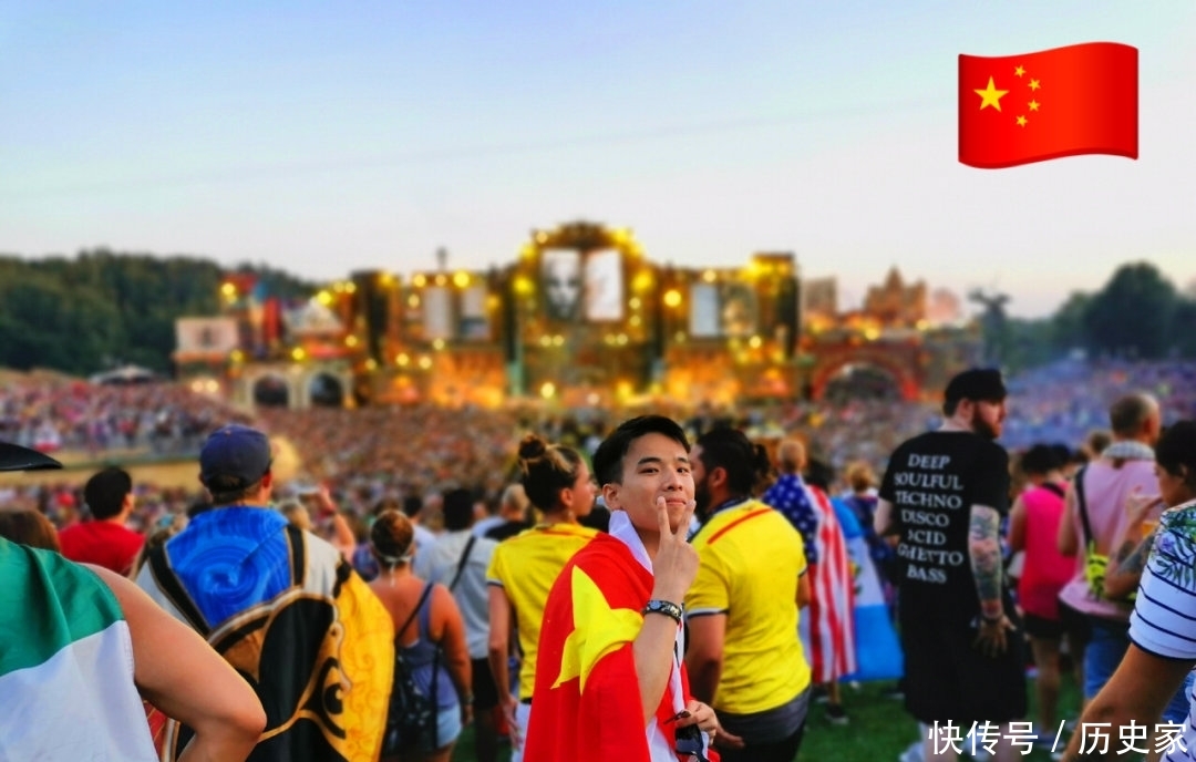 带着国旗去旅行,C位,都给五星红旗!