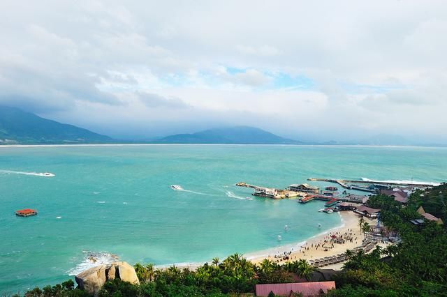 国内唯一环岛高铁：沿途美哭了！无敌海景惊艳世界，票价仅200！