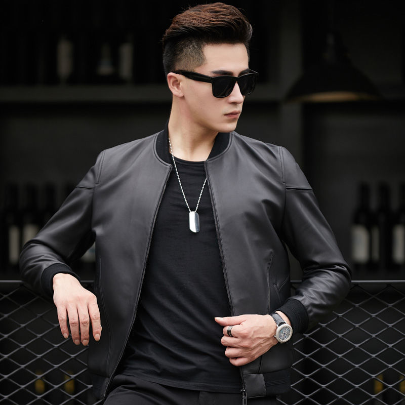 今年流行的“皮夹克”，果然不同凡响，51岁老公穿了拍案叫绝