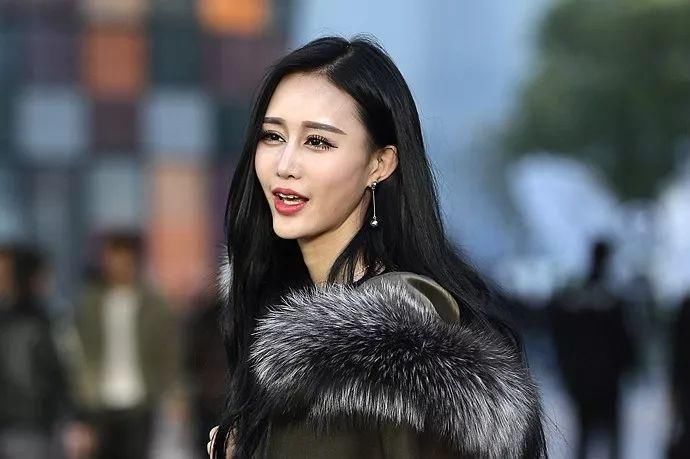 街拍：昨天拍到真美女了，不是一般的漂亮