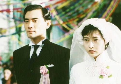  『女人』张爱玲《红玫瑰与白玫瑰》：男人真心爱的，往往是这一种女人