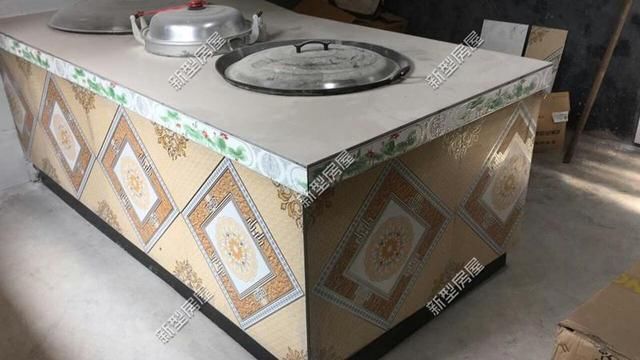 农村自建房，还是有个柴火灶最实用，请师傅花600砌一个值不值？