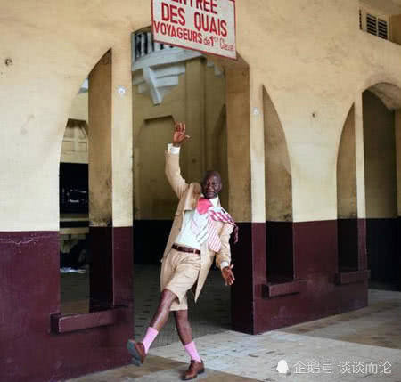 宁可饿肚子，捡垃圾也要穿的光鲜亮丽，非洲这个国家真有意思
