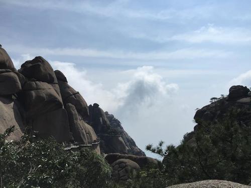 中国江西一座被忽略的旅游景区, 媲美黄山华山, 门票仅80, 拥有万