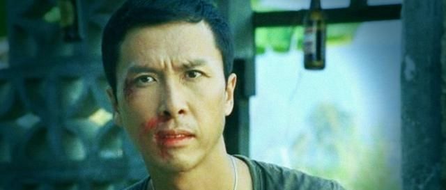 相差@与甄子丹相差4岁，与星爷玩文斗，与李连杰玩武斗，如今呢！