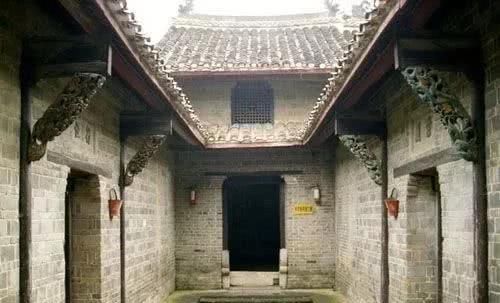 带有很浓的宫殿式建筑风味的李氏庄园