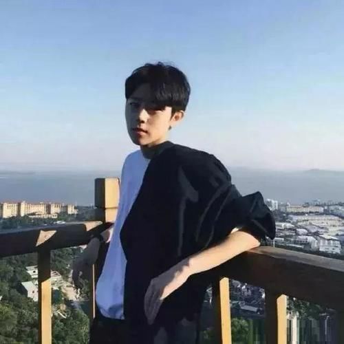  每款■适合小脸男生的几款发型推荐，每款都很帅！