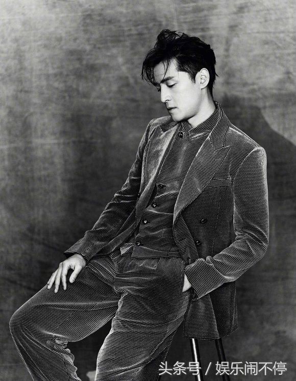 好久不见,胡歌终于要复工拍戏了,剃掉胡须,依旧