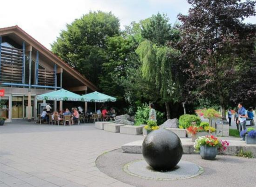 德国和中国的高速公路服务区对比看完才知道什么叫“服务”