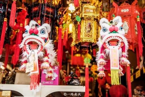 新加坡最热闹的街道，人气远不如西安永兴坊，中国游客随处可见！