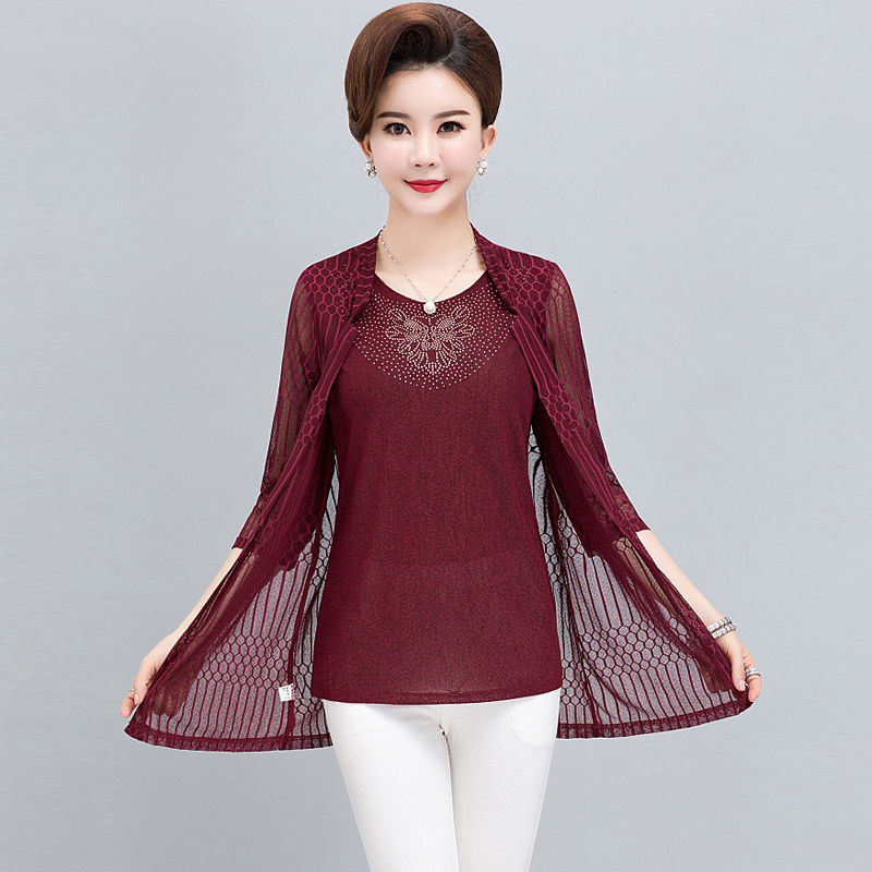 女人越有气质就越年轻漂亮，身上多穿这几件，那绝对美