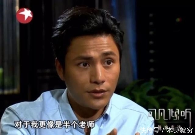 何炅穿越人群拥抱谢娜