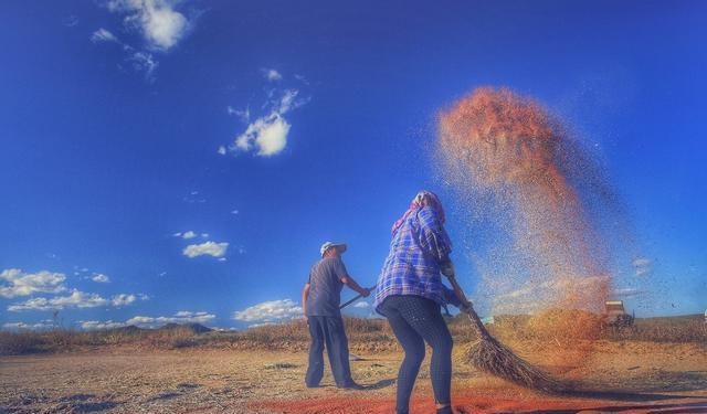 早已■七十年代，打谷早已撤出，历史的舞台吗？