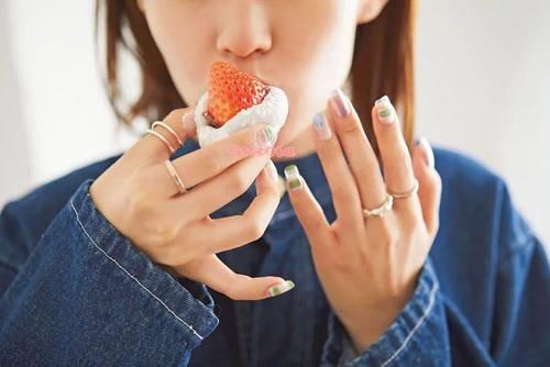 『关系』每刻美丨美甲与春日甜品的甜蜜关系