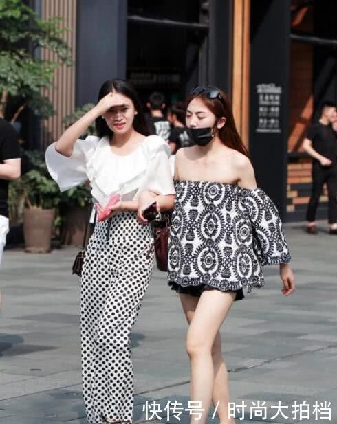 街拍:图4穿裸色裙美丽动人,图7小姐姐衣服掉一半,你喜欢谁?