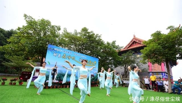 达人秀高难度瑜伽，成东莞观音山靓丽风景线