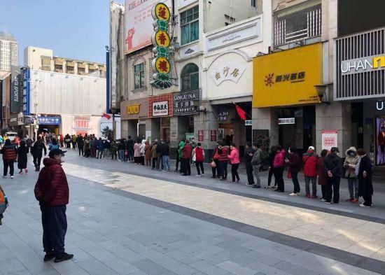 「 该药店」广州采芝林称“有口罩”消息为谣言，大批市民买口罩扑空
