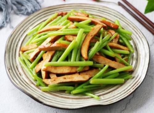 『少许』三月,少吃猪肉多吃它,每天炒一盘,补钙质,长个头,一觉睡到大天亮
