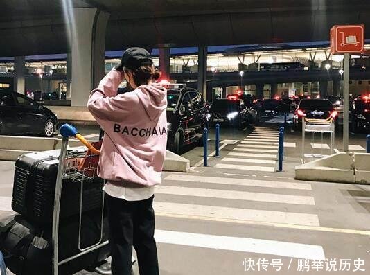 「卫衣」冬天卫衣怎么穿更年轻搭配袜裤还是牛仔,个性保暖最重要