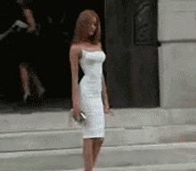 女孩子的高跟鞋看起来美，就是不好走路