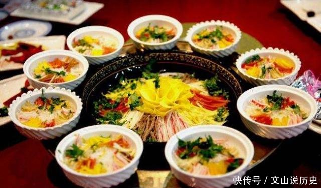 洛阳八大怪有多怪喝汤无勺蹲门外,啤酒一瓶倒下来