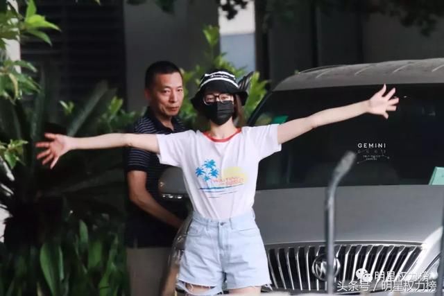 这些女明星私服衣品确实不错，不过夏天捂成这样真的不热嘛？