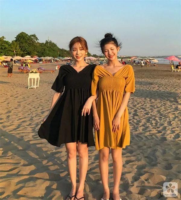 甜甜的夏日海边闺蜜装look 看完心情都变好了~