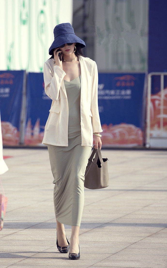 街拍路人，保持一颗时尚的心才能青春永驻，让你永远都是美美哒