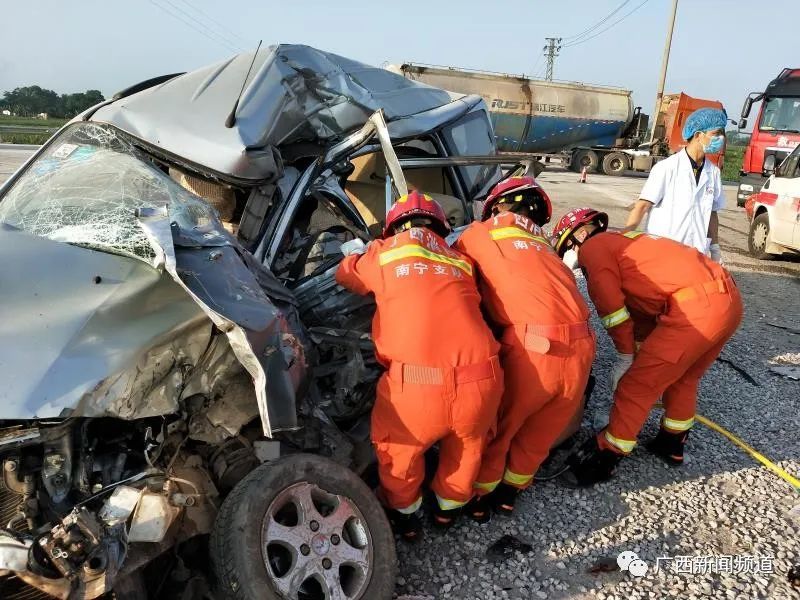 『国道』国道G322发生惨烈车祸，大货车撞上面包车，5人不幸遇难