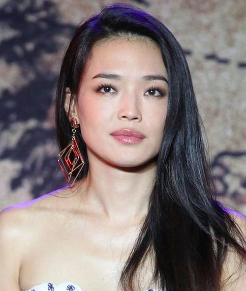 宝宝:黑长直号称“斩男发”,却不是人人都显气质,这4种人就不宜披长发