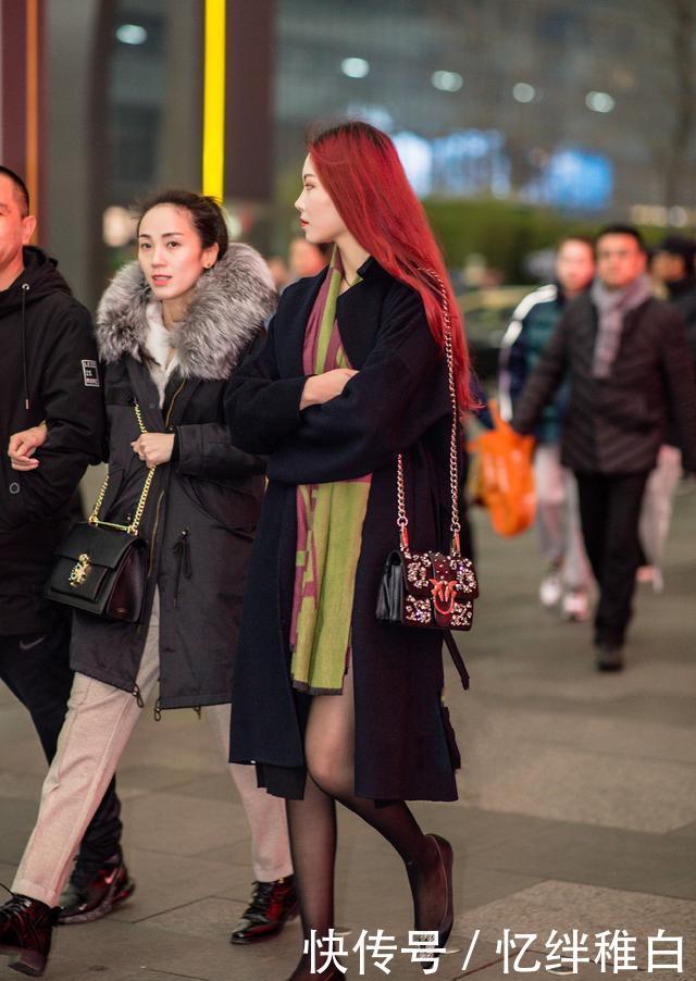 「搭配出街」优雅女人的气质和品味,尽在一件长款羊绒风衣,温暖有气势