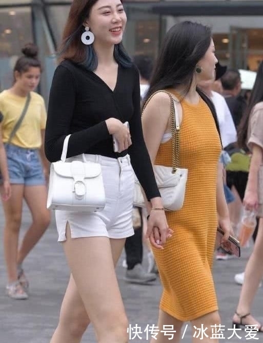 小姐姐|闺蜜逛街 我穿高跟都比不上你穿平底+热裤, 这手牵着还有意思吗