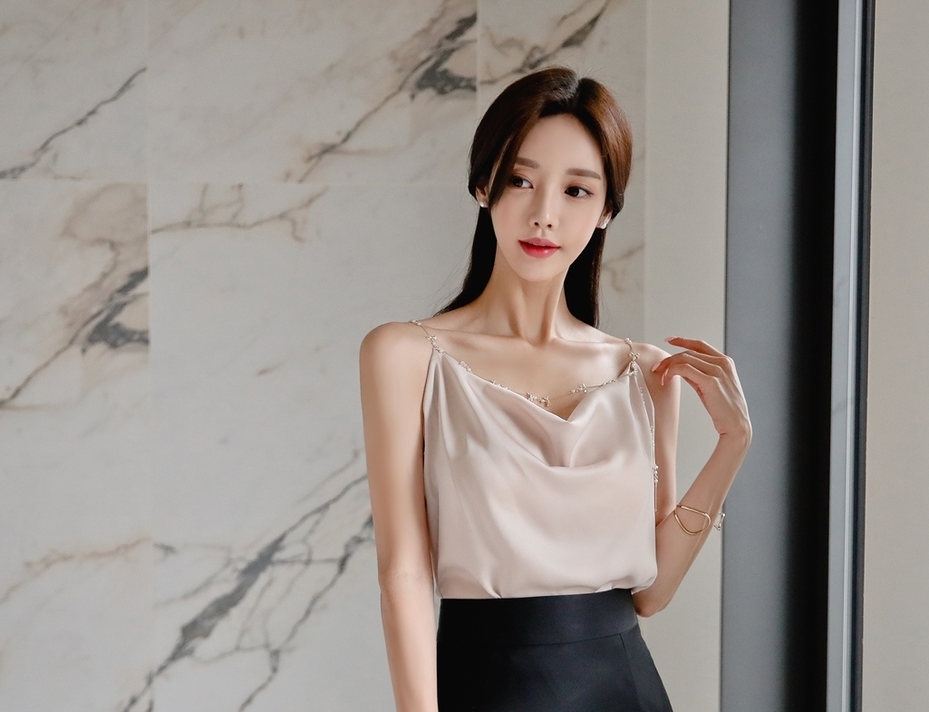  「工整」美女你裙子这么潮，不怕划到自己？