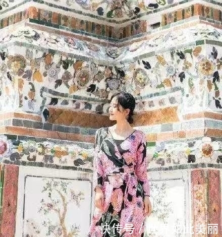 「 花裙子」但却活出了真实的自信、美好精致,谢娜虽然一直徘徊在争议的边沿
