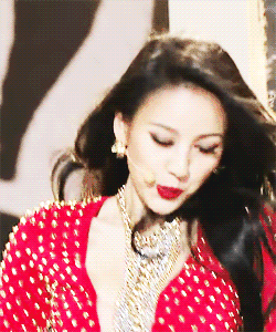 彩妆迷 | 衣橱中必有小黑裙，那么唇膏中的“小黑裙”是哪个色号?