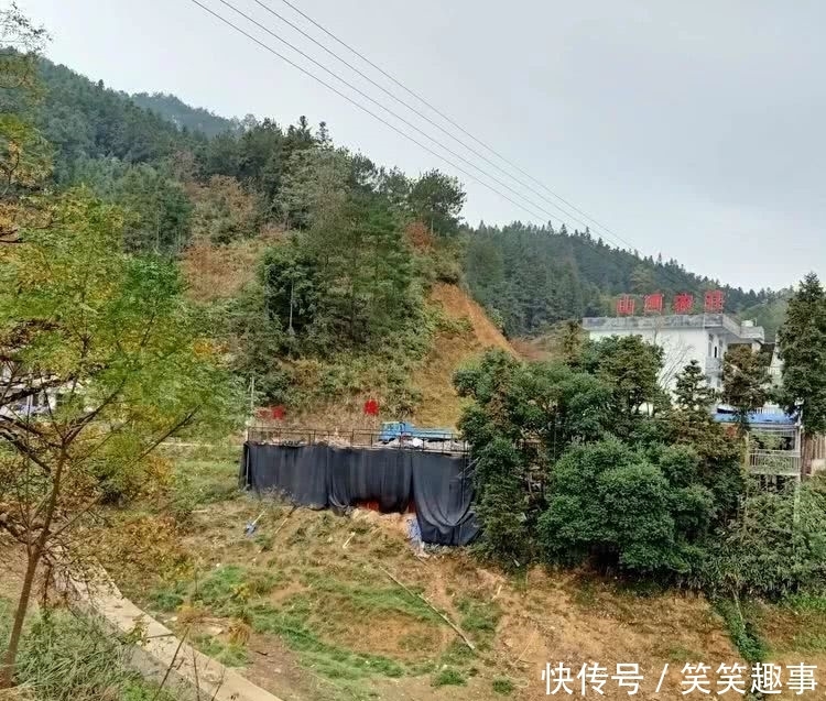  违建@动真格了！六都寨水库大坝上多处违建被拆除！