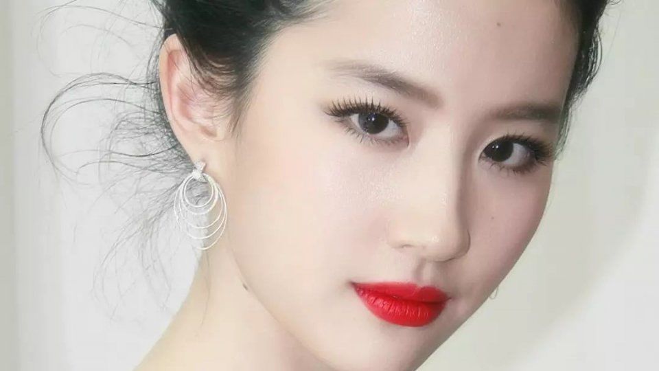 转发杨超越就能心想事成?别迷信了先瘦瘦脸吧