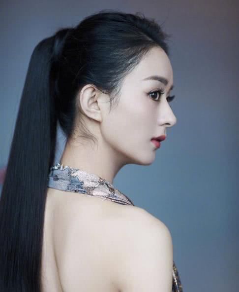  [气质]女生不要总是披发，2020年流行这3款“扎发”，时髦显脸小有气质