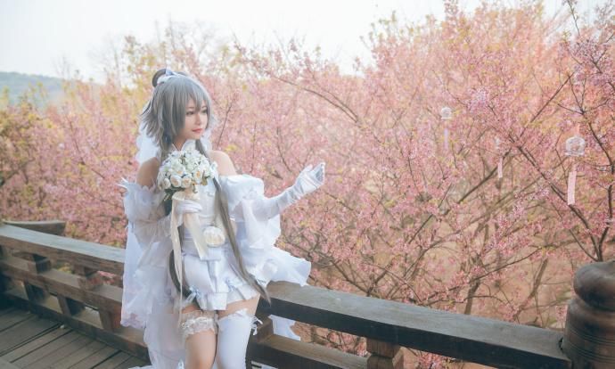 小咖哈哈哈哈:洛天依花嫁cos:我想成为你的新娘,你愿意吗?
