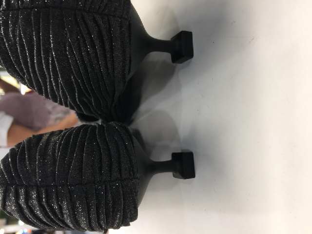 高跟鞋的跟现在都做成这样了，看来我真的是outo啦