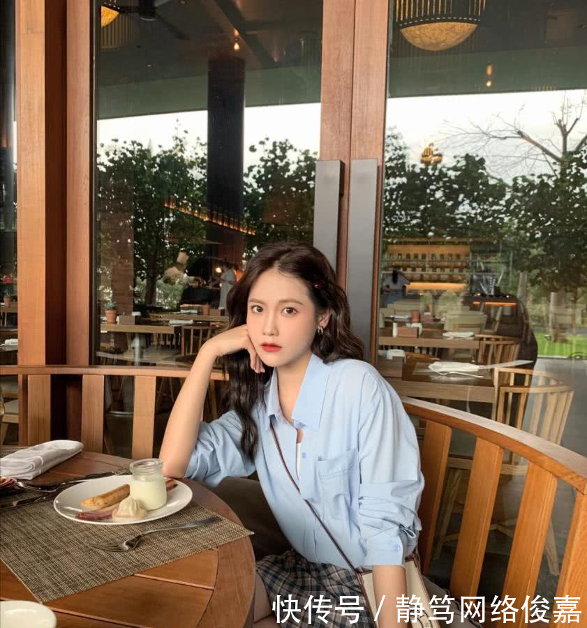 『搭法』别总穿“打底衫”了!看看衬衫的花式穿搭法,风格多变不过时