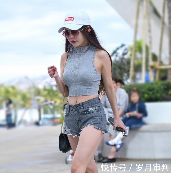  『美女』美女街拍：身材高挑的小姐姐，自信穿搭，有气场，魅力十足！
