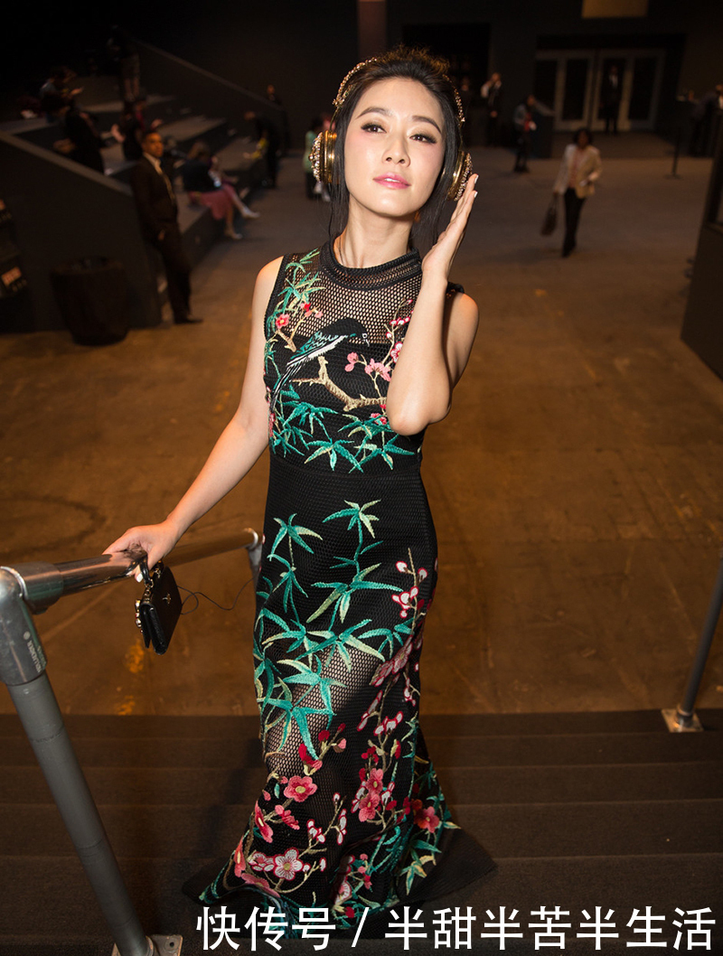 43岁的田海蓉五次出席巴黎时装周,网友:这简直就是20岁少女啊