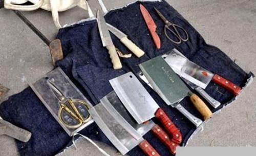 一群外乡人来农村卖刀，不收现金只赊账，还记得他们留下的预言吗