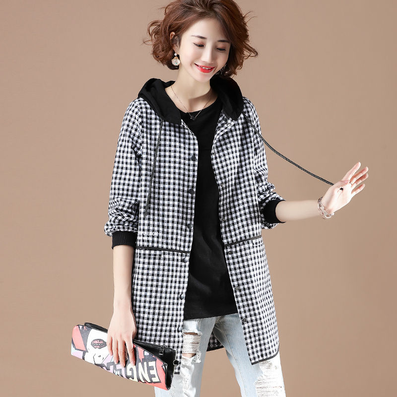 女人怕不怕冷，也别傻买羽绒服!瞧这新出薄外套，不厚不薄刚刚好