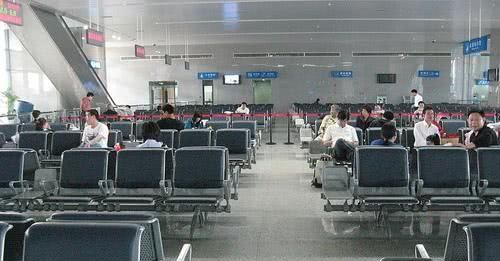 为什么人身高不到2米，火车站候车厅却要建的好几十米高？秒懂