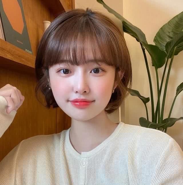  【遮脸】脸大却很漂亮的女生，这几点太明显，难怪不遮脸也有高颜值