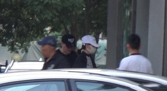 赵丽颖发微博：我给大家劈个叉，用事实证明，谣言不攻自破